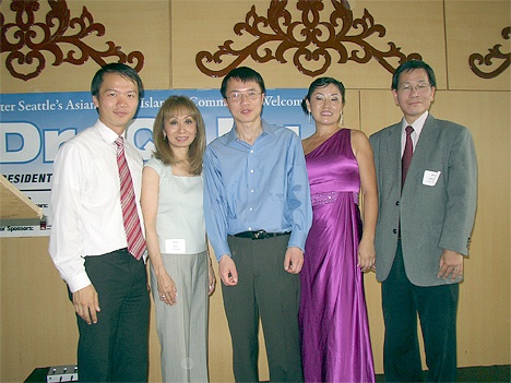 Dr. Qi Lu (center)