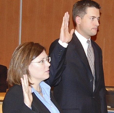 Jennifer Robertson and Kevin Wallace are sworn in as new members of the Bellevue City Council Monday