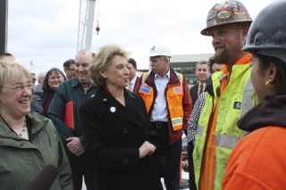 Gov. Christine Gregoire and Sen. Patty Murray meet with construction workers in Bellevue after announcing plans for the federal stimulus funding that will go toward projects in Washington.