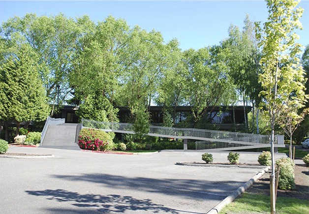 An artist rendering shows the front entrance design for the new King County District Courthouse in the Bellefield Office Park.