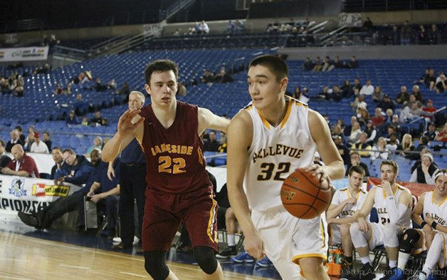 Bellevue senior Zack Moore drives past Lakeside defender Kiki Boyle for a basket in the first quarter of play.