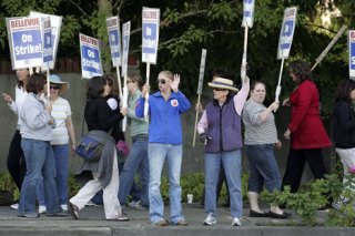 Odle Middle School teachers picket Tuesday