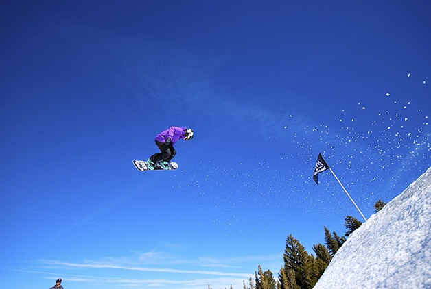 Tillicum Middle School student Isabella Gomez was awarded a Travel & Training Fund grant by the Women’s Sports Foundation to pursue national level snowboarding competitions. Gomez was selected as one of the 33 grant recipients across individual and team sports for female athletes in the United States. Gomez partakes in six different styles of snowboarding consisting of Giant Slalom