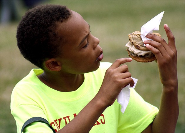 CHOW DOWN(town) took place Thursday at Ashwood Park. The food truck roundup brought out hungry patrons looking for good eats and live music.