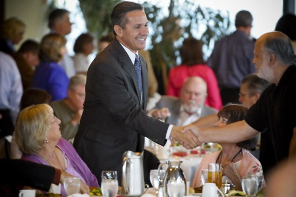 Dino Rossi shakes hands with a supporter during a Rotary Club luncheon in Bellevue.