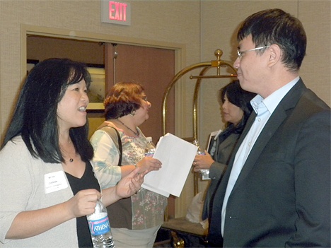 Colleen Yamaguchi (left) EDI board member and leadership coach and consultant discusses the challenges of job searching with EDI alumnus Hang-Ping Chen (right) from The Boeing Company.