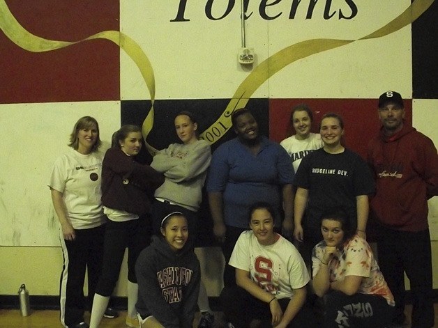 The Sammamish softball team with coaches Jessica Cabales and Steve Wood.