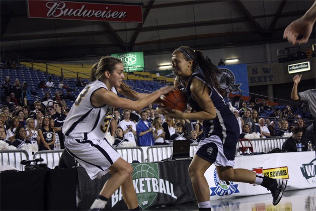 Bellevue's Shelby Cansler battles with a Glacier Peak player during the Wolverines' win.
