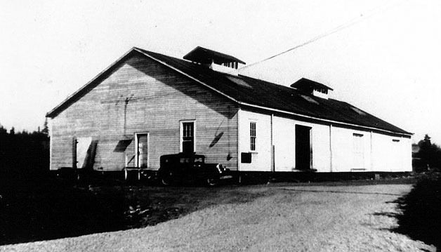 The Bellevue Growers Association Building at 117th Avenue Northeast and Northeast 10th Street in 1933. It now is part of Sunset Glass. Eastside Heritage Center.