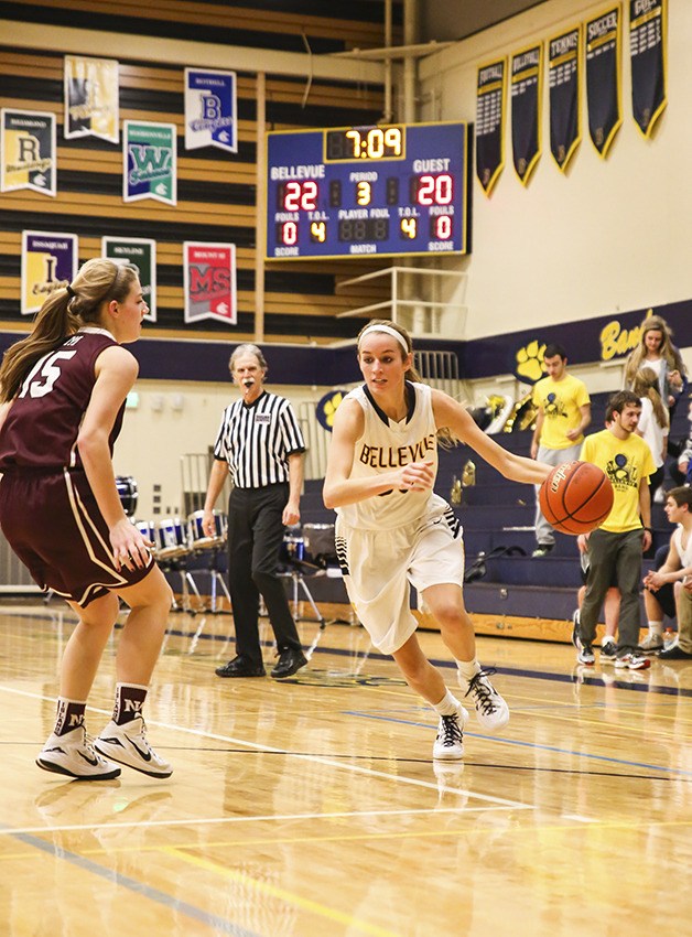 Bellevue guard Shelby Cansler drives to the basket in the third quarter against the Mercer Island Islanders on Feb. 6 in Bellevue.