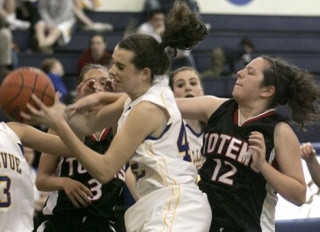 Bellevue's Shelby Fanning drives in against Sammamish's Marisa Scirica during Wednesday's league game.