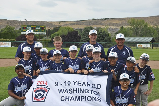 The 9 and 10 year old Thunderbird Little League All-Stars