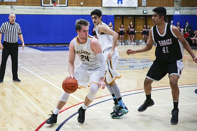 Bellevue’s Mikey Henn attacks the basket against the Mountlake Terrace Hawks in a winner-to-state