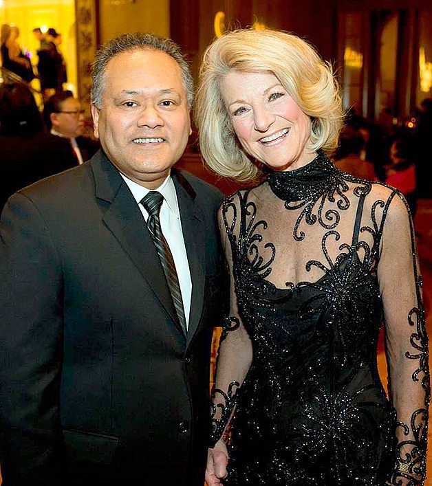 KCTS TV’s Enrique Cerna and KING TV news anchor Jean Enersen were among 350 people to attend the annual Grace Notes gala to benefit the Puget Sound Affiliate of Susan G. Komen for the Cure. In all