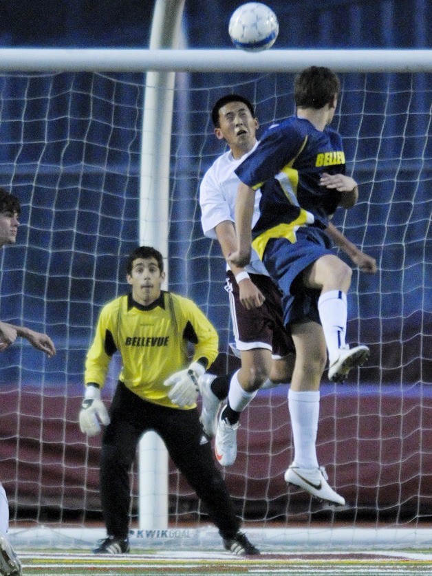 David Lee of Mercer Island and Mitch Johnson of Bellevue fight for a ball during a game last season.