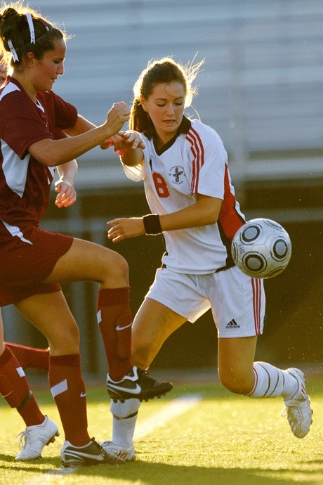 Sammamish's Anna Geldenhuys moves the ball near the Mercer Island goal on Tuesday