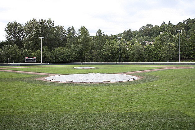 The city and Seattle University have entered an agreement to replace the infield at Bannerwood Park Baseball Field with synthetic turf.
