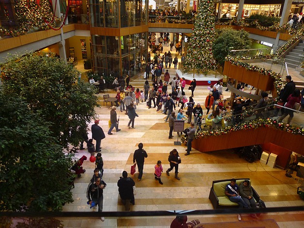 Shoppers fill Bellevue Square on Black Friday