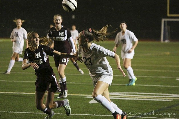 Bellevue midfielder Kiley Suter