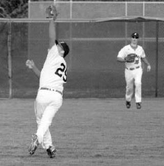 Sammamish’s Will Minice makes the catch.