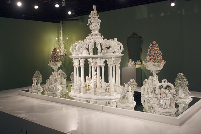 “Forbidden Fruit” porcelain show celebrates 18th century with modern twist