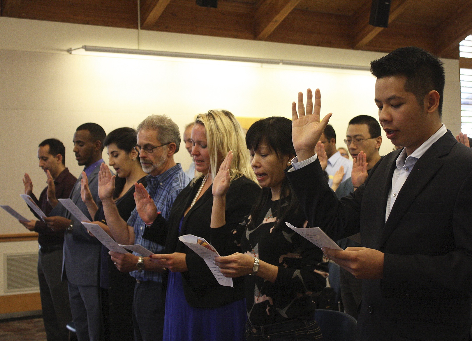 Group sworn in as U.S. citizens in Bellevue ceremony