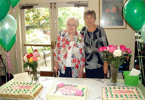 Edith Schmidt celebrates her 100th birthday with her daughter