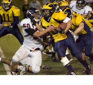 Bellevue’s Peter Nguyen runs through Lindbergh junior linebacker Andrew Sadettanh in Friday’s Class 3A state first round game at Wolverines Stadium. Nguyen scored Bellevue’s first touchdown on an 18-yard run.