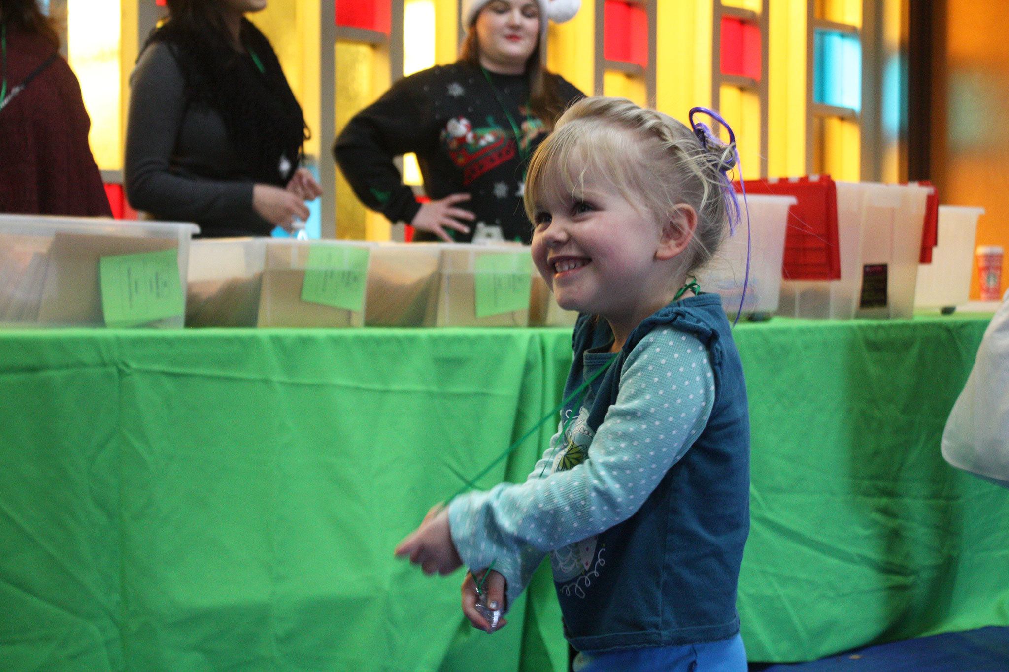 670 Bellevue kids get gift of Christmas | Photos