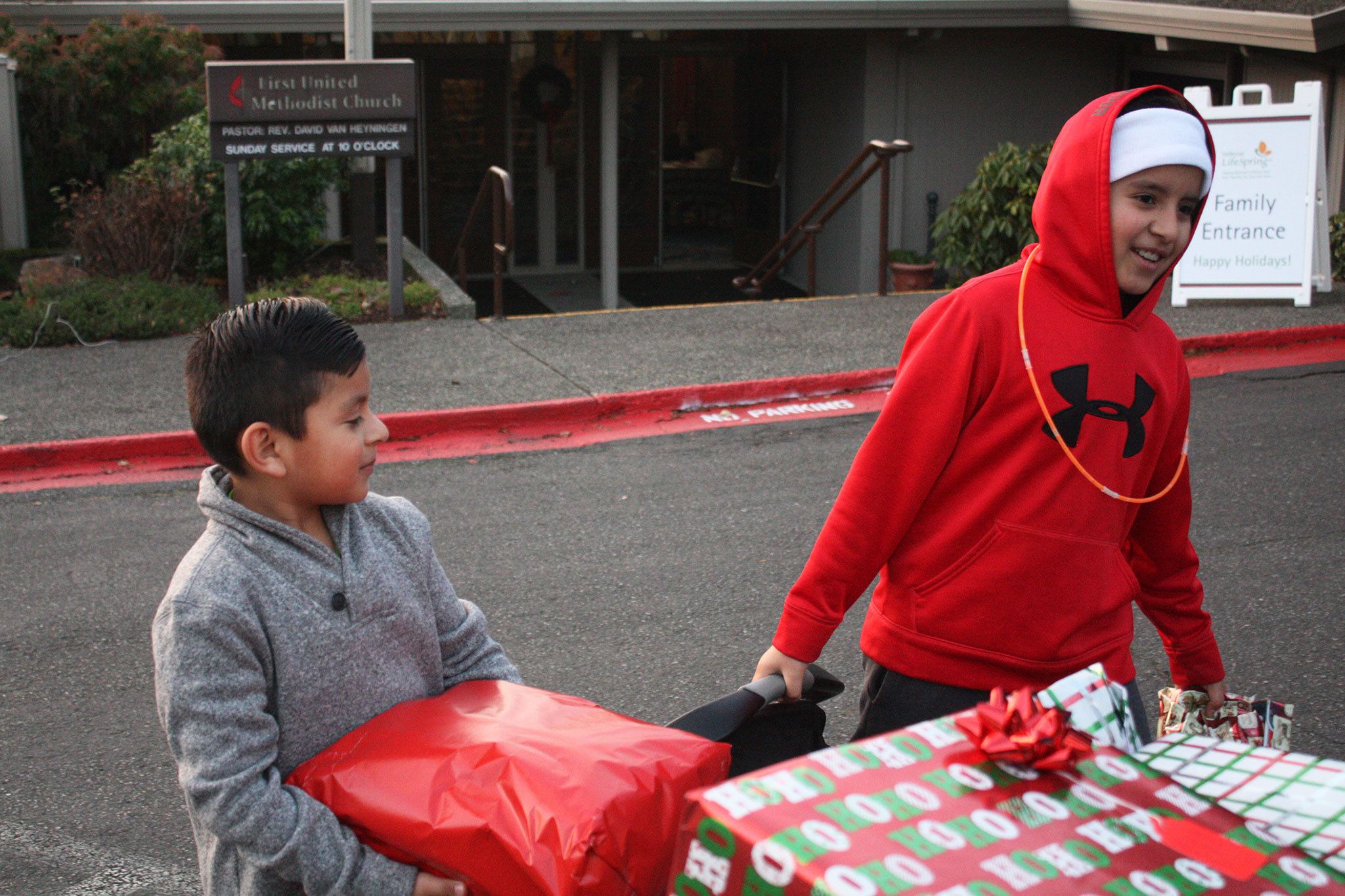 670 Bellevue kids get gift of Christmas | Photos