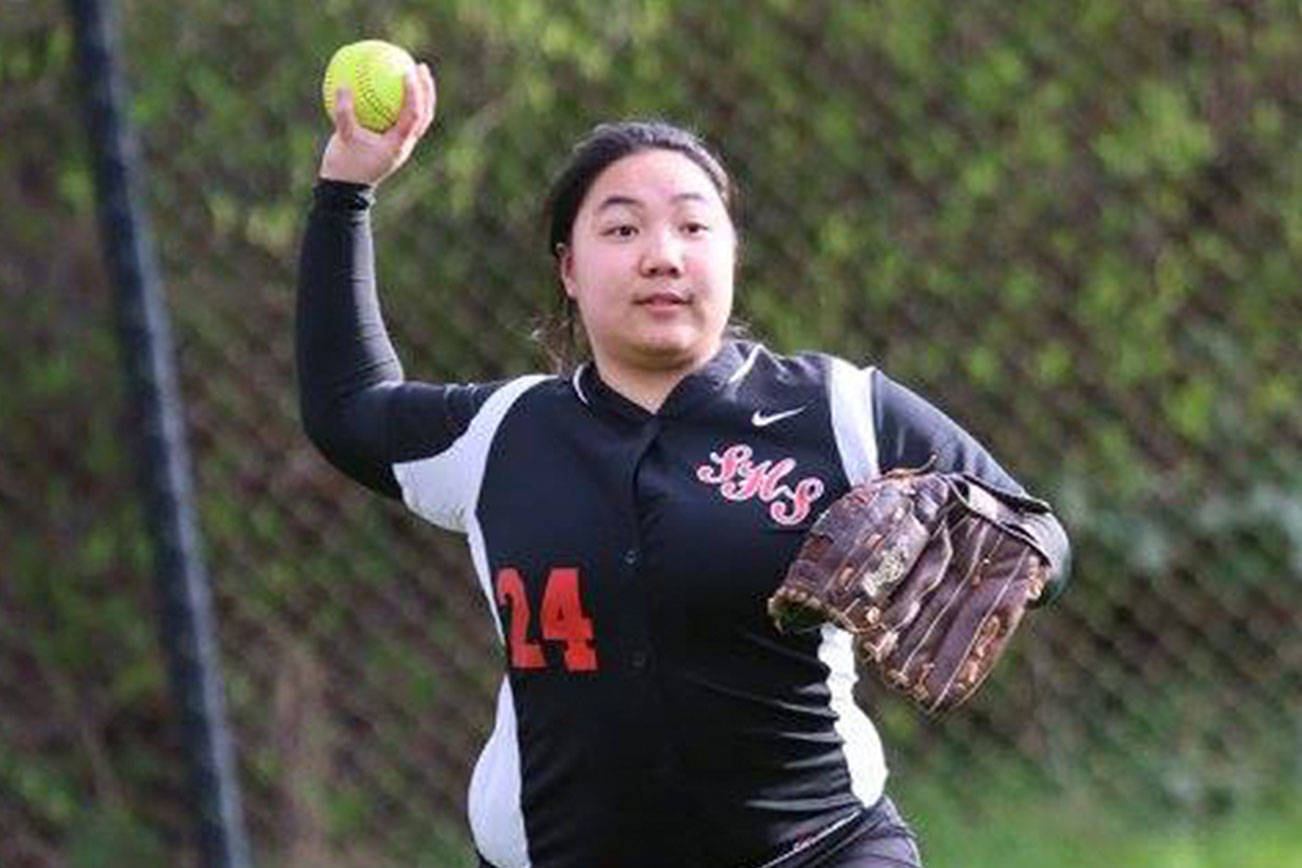 Islanders defeat Totems in softball matchup