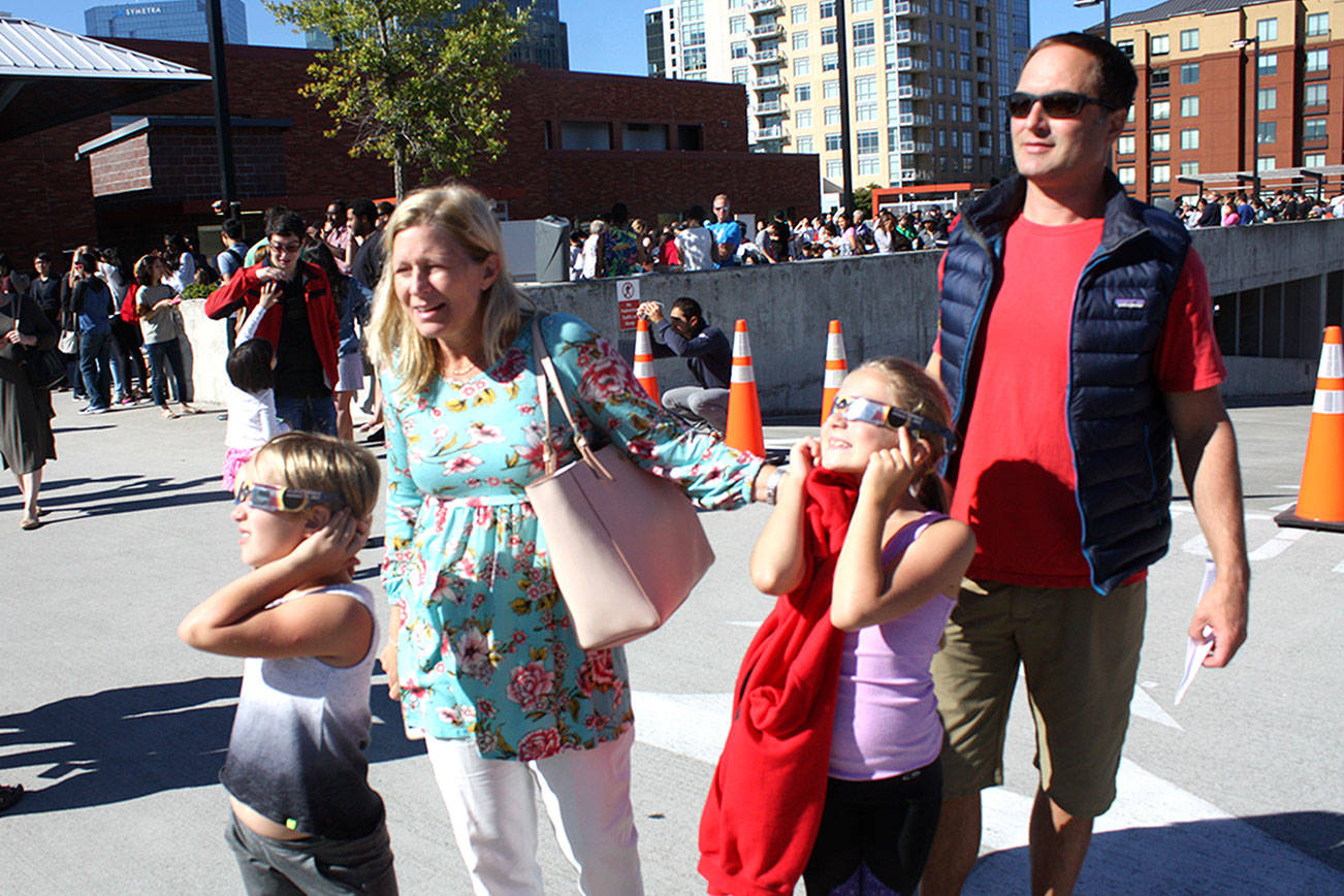 Hundreds view total solar eclipse in Downtown Bellevue | Photos