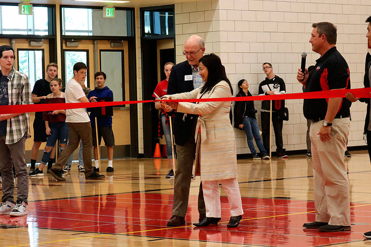 Sammamish High School in Bellevue holds ribbon cutting