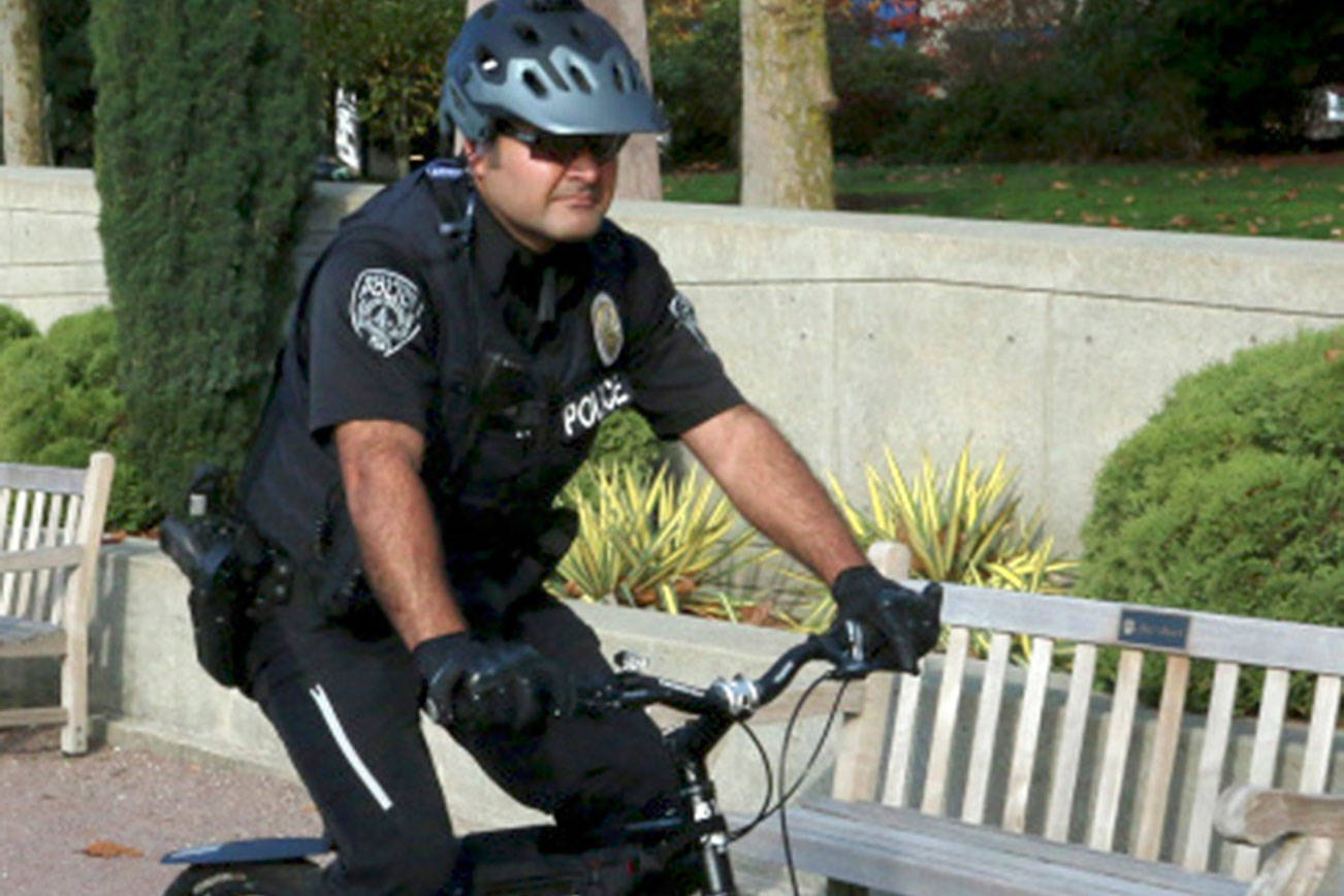 Bellevue bike cop saves Christmas for theft victim