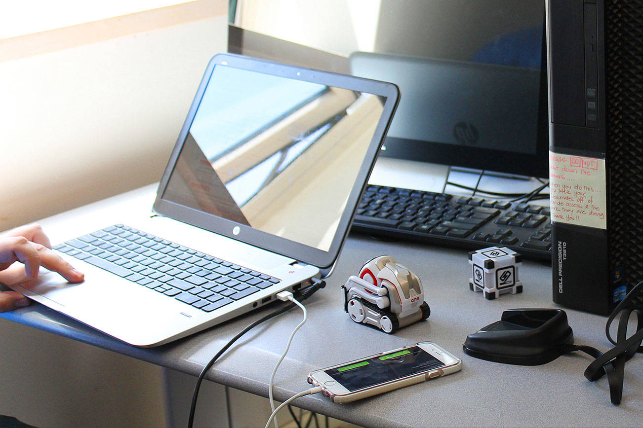 Students enrolled in the college’s robotics and artificial intelligence class. Photo courtesy of Bellevue College