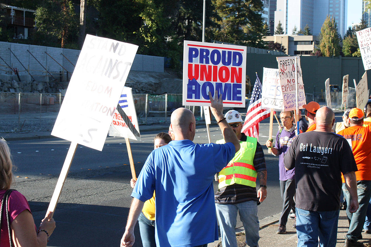 Workers picket Freedom Foundation annual dinner in Bellevue