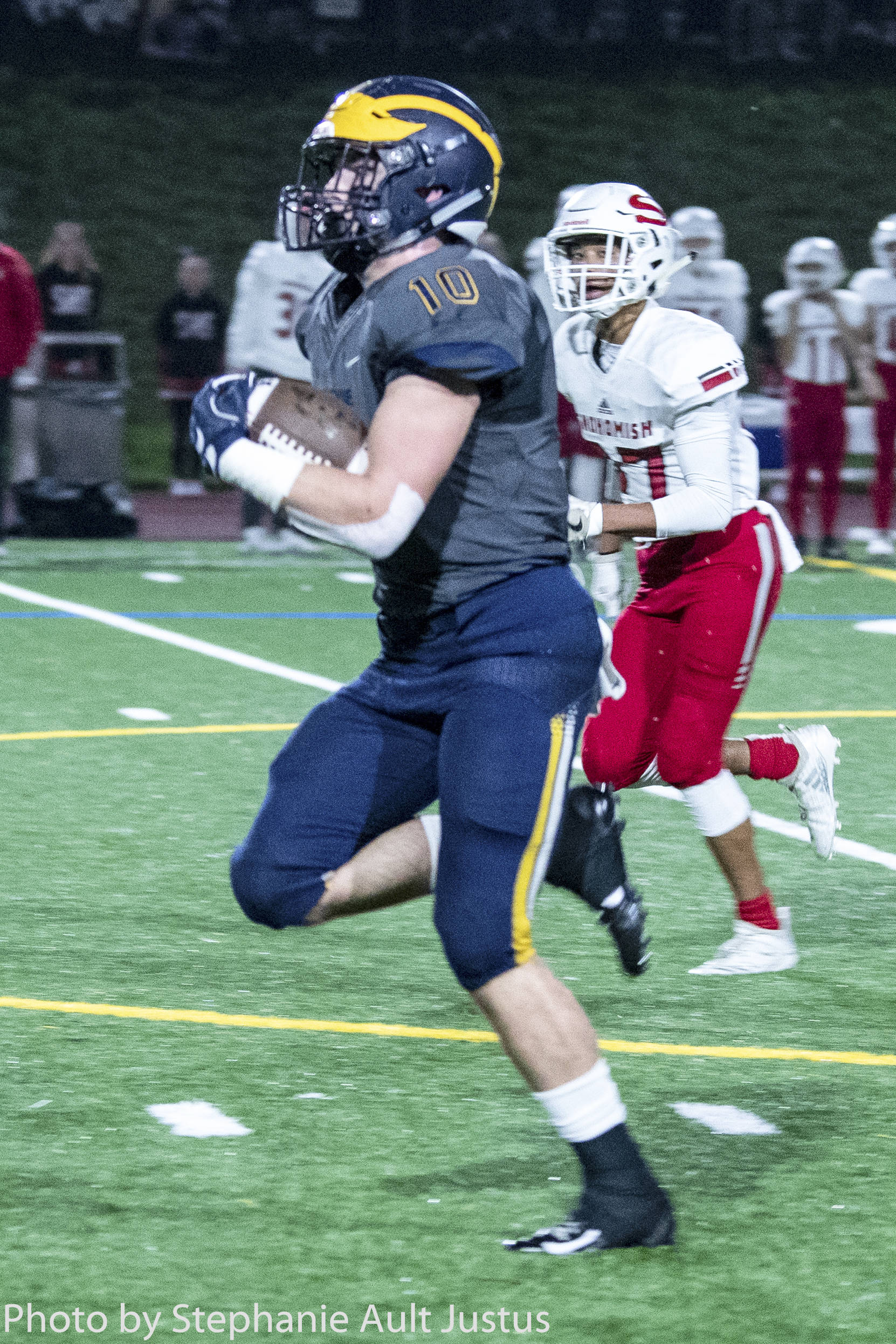 Bellevue senior running back Drew Fowler (pictured) busted loose for a 73-yard touchdown run and a 36-yard touchdown run against Snohomish in the first round of the Class 3A state playoffs on Nov. 9. Photo courtesy of Stephanie Ault Justus