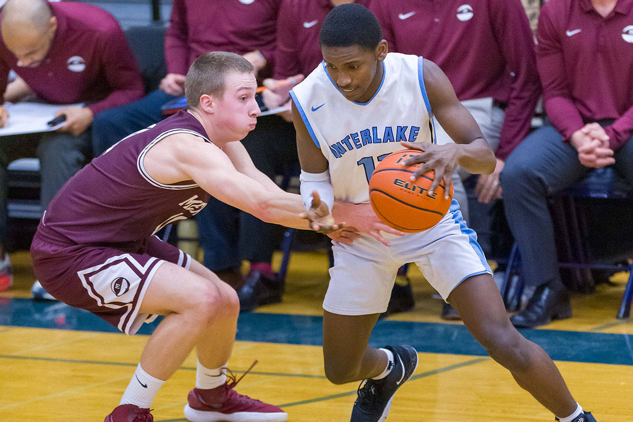 Interlake Saints junior Ibrahim Ibrahim, right, scored a team-high 10 points in a loss against the Mercer Island Islanders on Jan. 22. Mercer Island defeated Interlake 63-46. Photo courtesy of Patrick Krohn/Patrick Krohn Photography