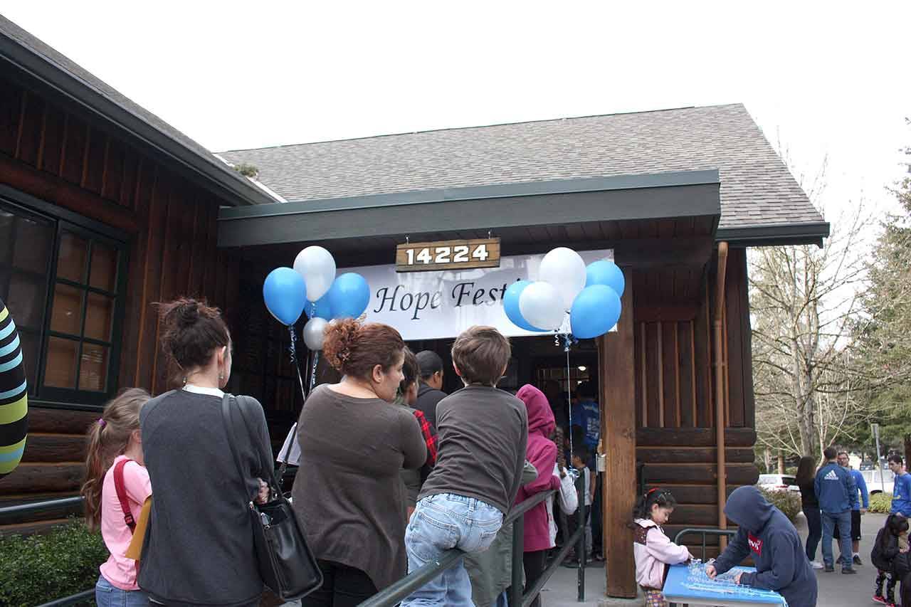 Community members lined up for the annual HopeFest at the Bellevue Highland Community Center on March 16. Stephanie Quiroz/staff photo.