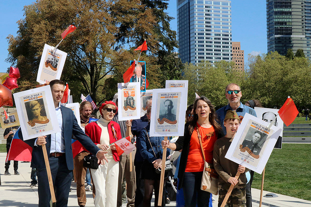 Russian-American groups commemerate World War II veterans at Downtown Park