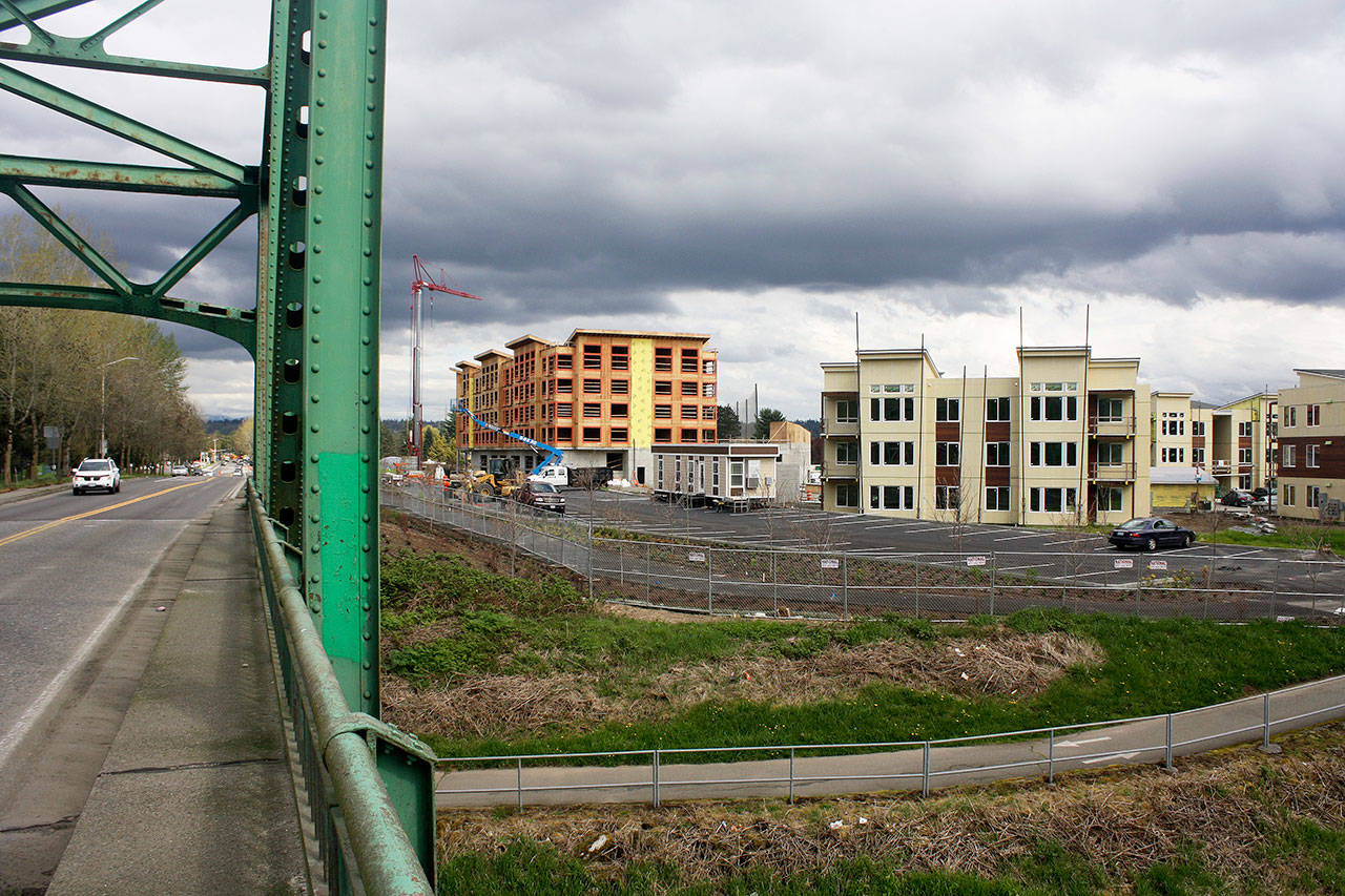 The Marquee on Meeker Apartments, 2030 W. Meeker St. in Kent, will feature 492 apartments and 12,000 square feet of retail. The first phase of 288 apartments is expected to be completed in early 2020. Developers are targeting people in their 20s and 30s to rent their high-end, urban-style apartments. Steve Hunter/staff photo