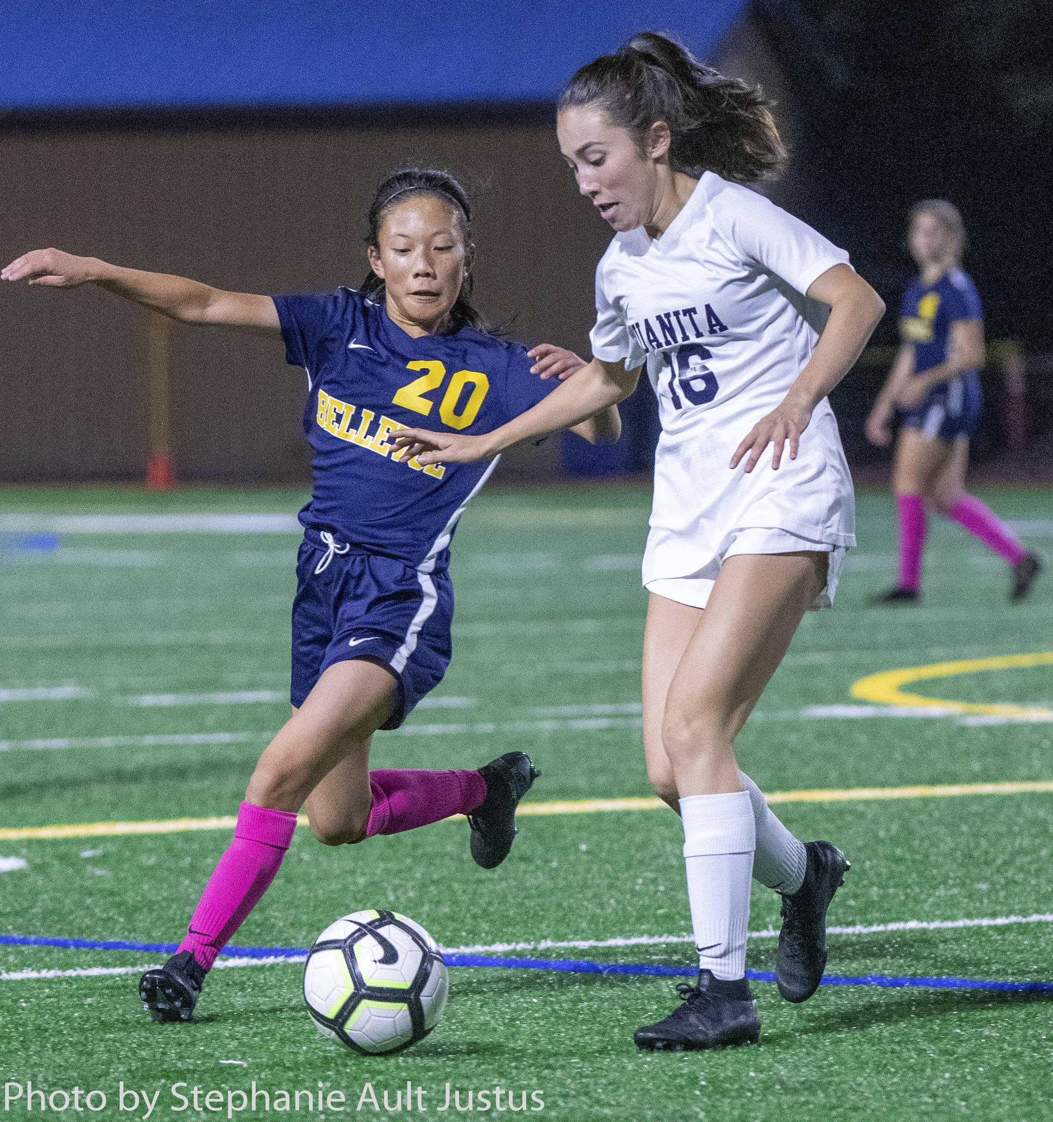 Bellevue midfielder Hinana Takashima and Juanita defender Noelle Hall both go for the ball during the Wolverines’ 1-0 victory on Oct. 1. Photo courtesy of Stephanie Ault Justus