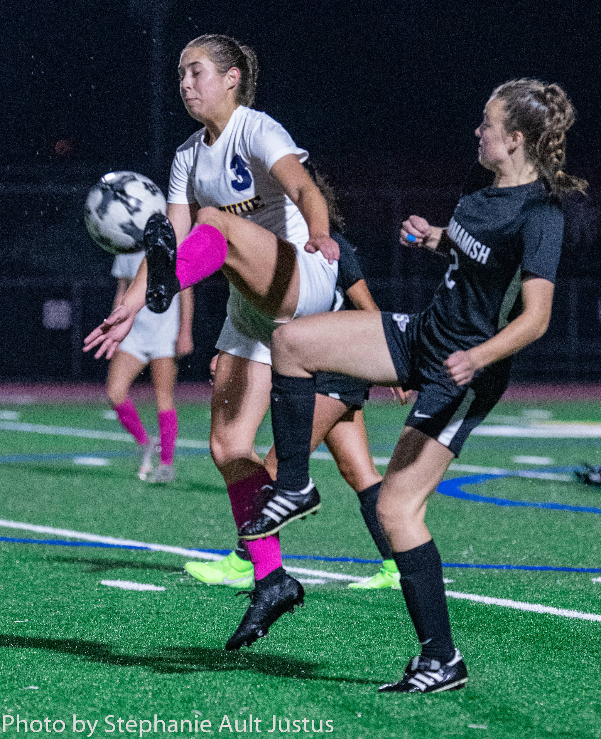 Bellevue senior Courtney Serres (left) and Sammamish senior Ema Hackett (right) go for a ball during the Totems 2-1 loss to the Wolverines. Photo courtesy of Stephanie Ault Justus