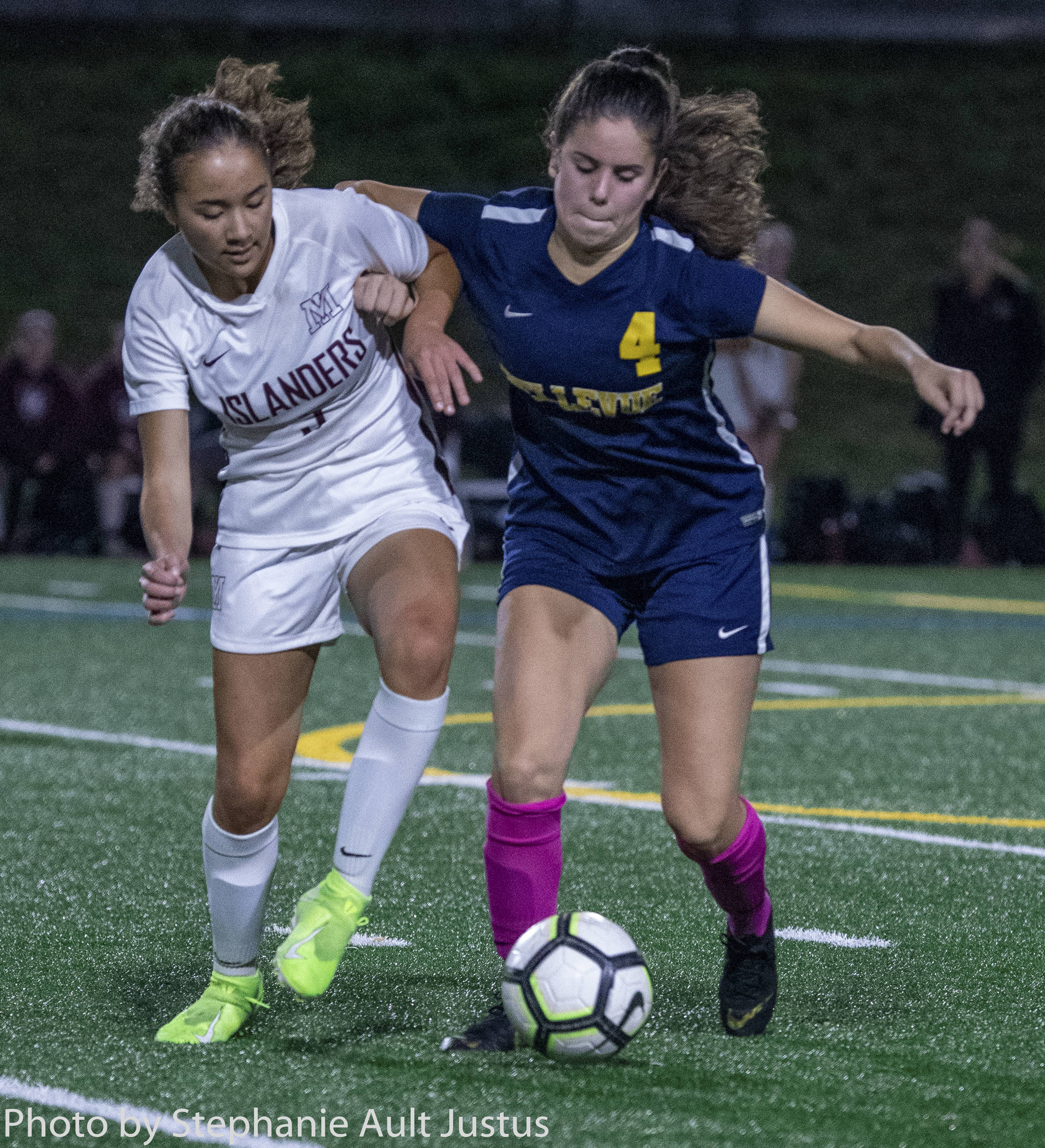 Bellevue midfielder Audrey Miller and Mercer Island midfielder Emily Yang fight for the ball during a 1-1 tie on Oct. 7. Photo courtesy of Stephanie Ault Justus