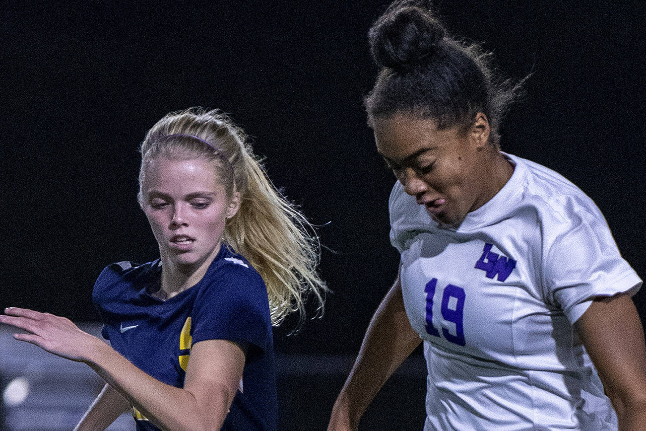 Bellevue girls soccer falls to Lake Washington, 2-0