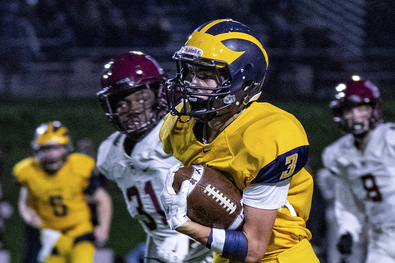 Bellevue finishes regular season with 53-14 victory over Mercer Island