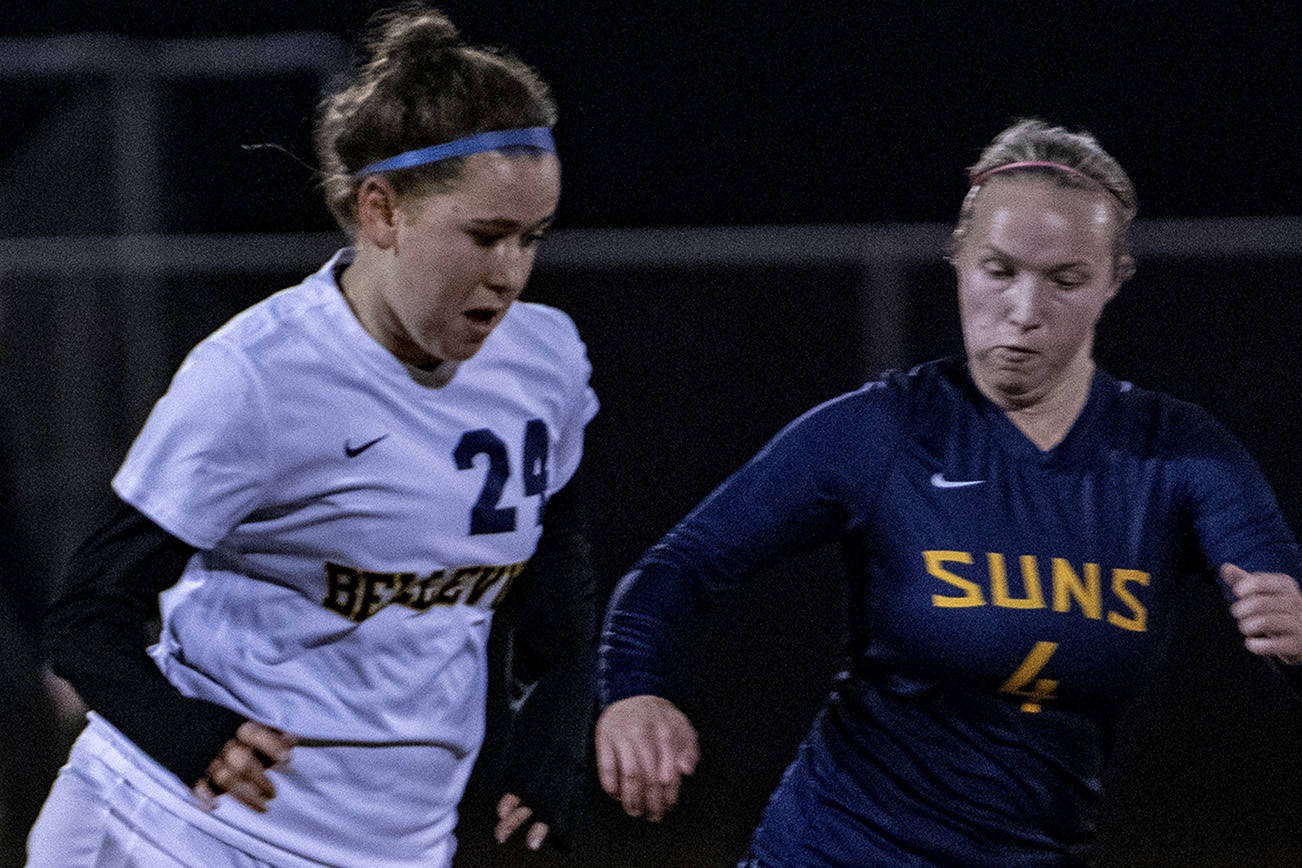 Bellevue girls soccer advances to quarterfinals after 3-2 win