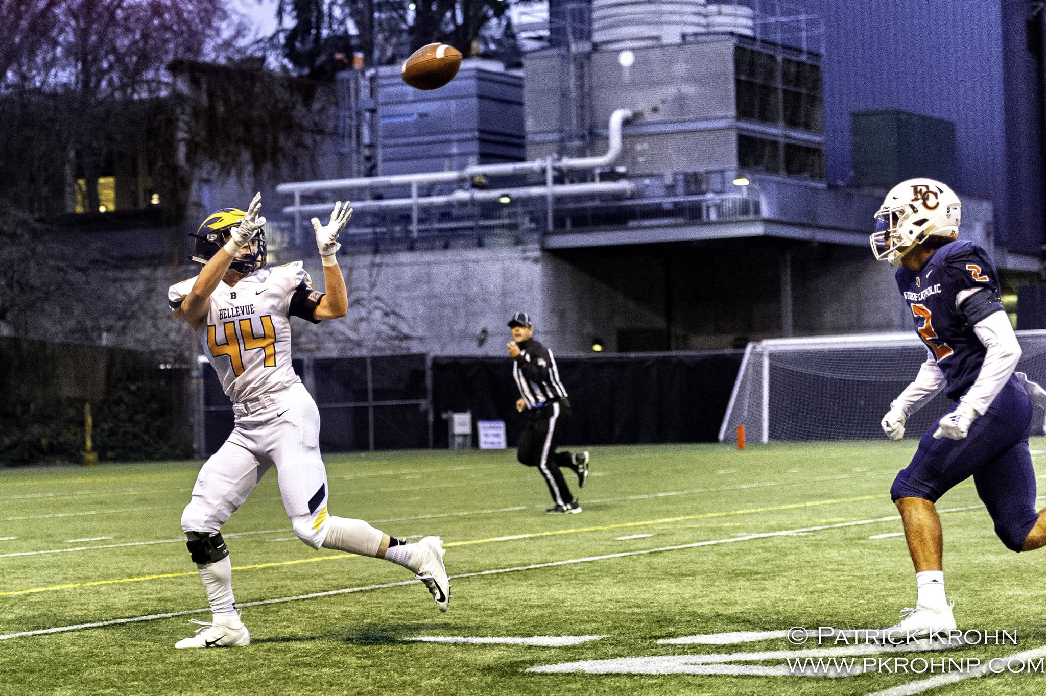 Bellevue tight end Tim Underwood catches a pass during a 50-21 loss to Eastside Catholic on Nov. 23. Photo courtesy of Patrick Krohn/Patrick Krohn Photography