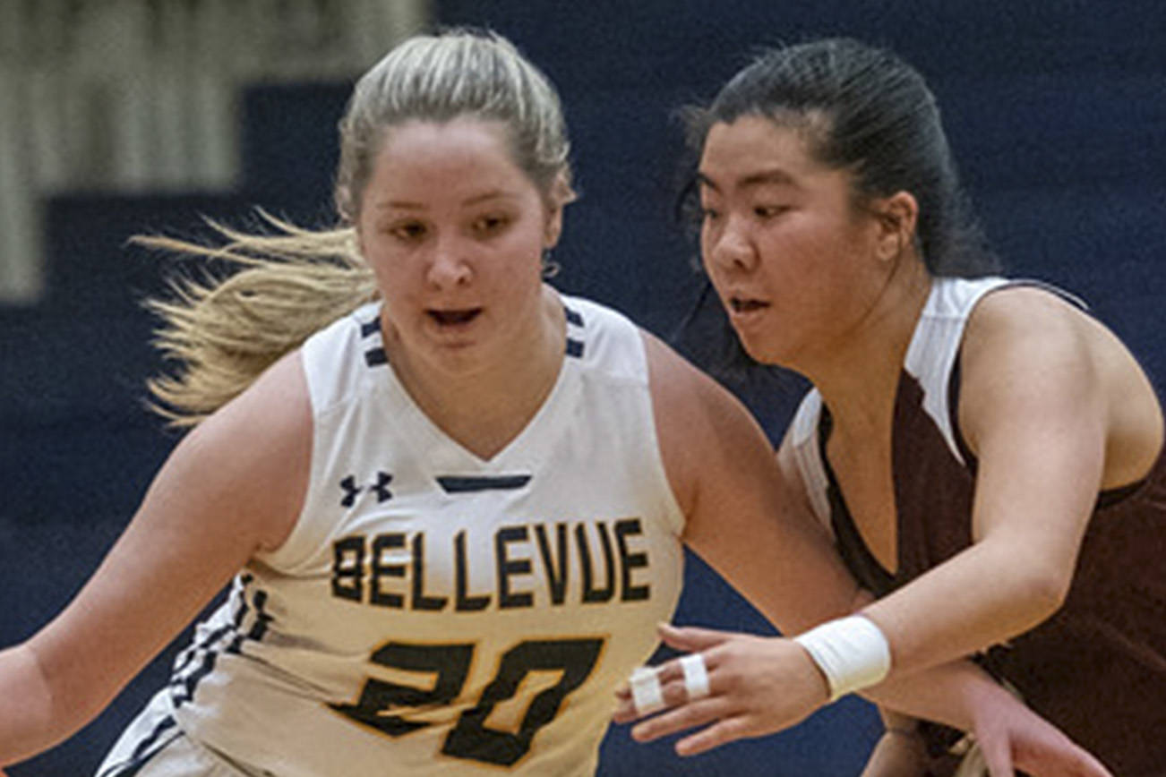 Bellevue basketball teams face off against Mercer Island