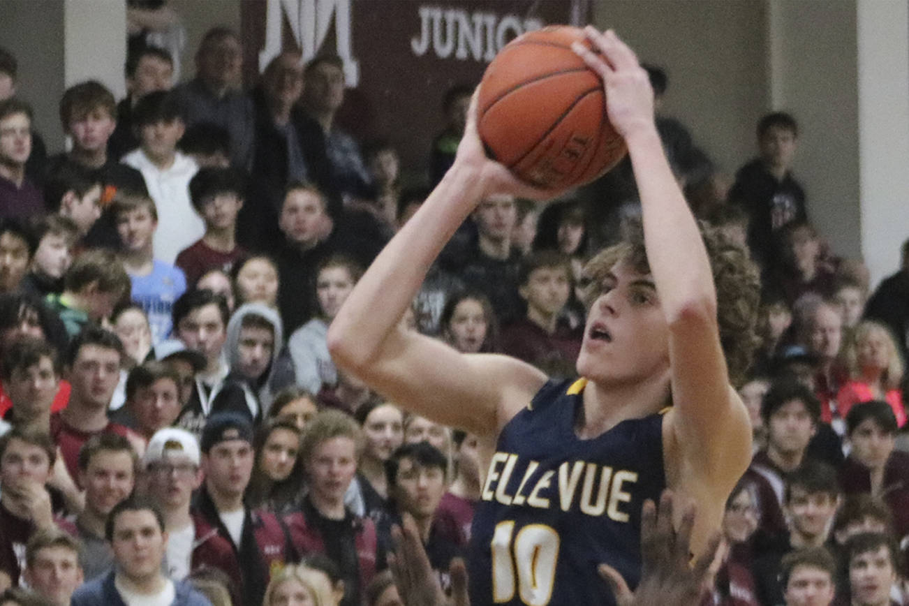 Bellevue boys drop regular-season finale to Mercer Island